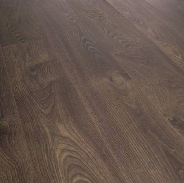 Ламінат Kronoswiss Swiss Synch Chrome Leysin Oak Додатковий захисний шар надає найкращу стійкість до подряпин та стирання. Інтернет-магазин підлогових покриттів Parket Shop представляє колекцію PREMIUM COLLECTION SWISS SYNC CHROME.